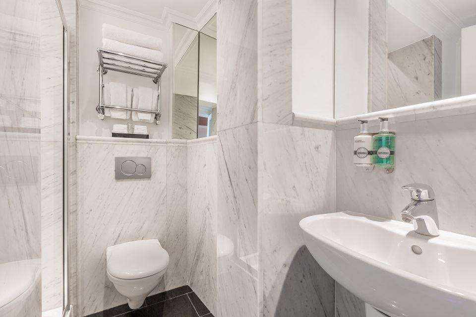 Radisson Blu Edwardian, Sussex Get the Best Deal Book