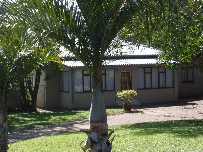 Exterior © Holidays 4 U (Pty) Ltd