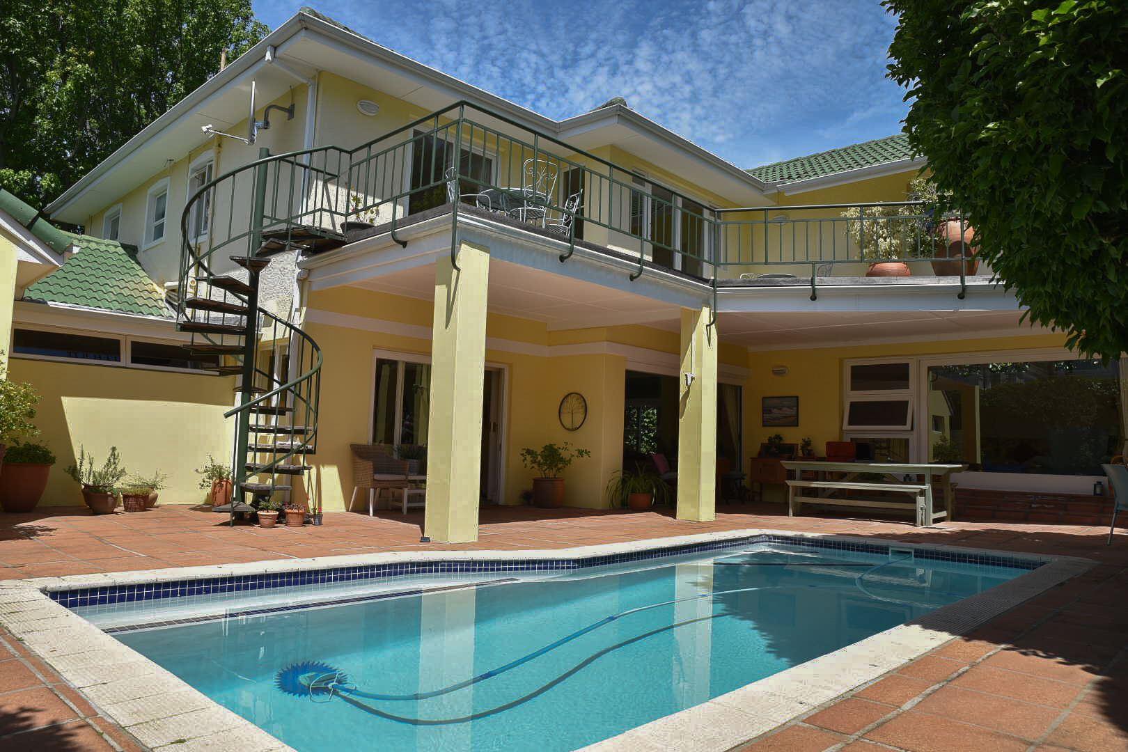 On Pinewood Guest House | Newlands Accommodation