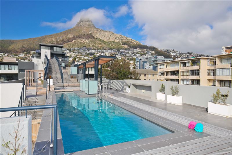 Rooftop pool 