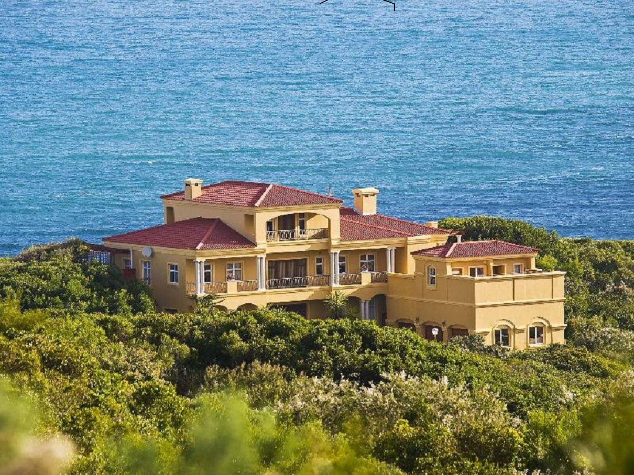 Whale Tails Beach Villa | Accommodation Cola Beach