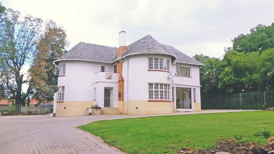 LTN Guest Lodge | Accommodation Observatory (JHB)