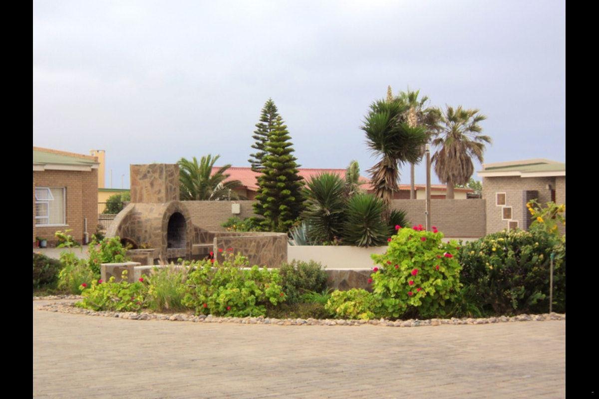 Crown Court 8 | Accommodation Hentiesbaai