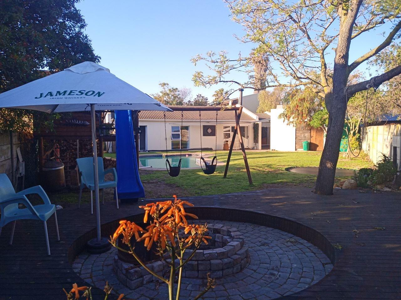 A Few Blocks Away | Accommodation Blouberg Rise