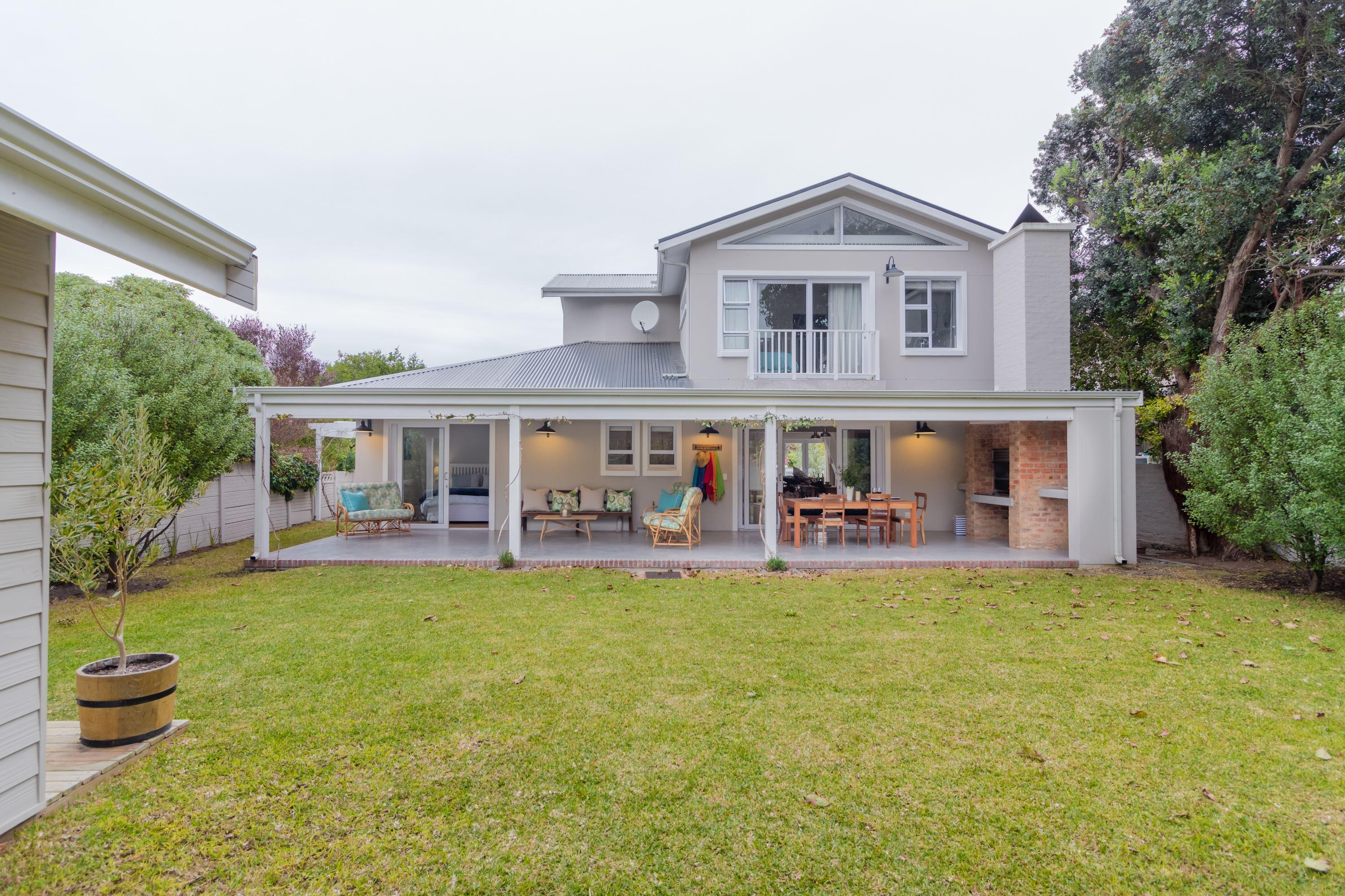 Fiddlewood House | Leisure Island Accommodation