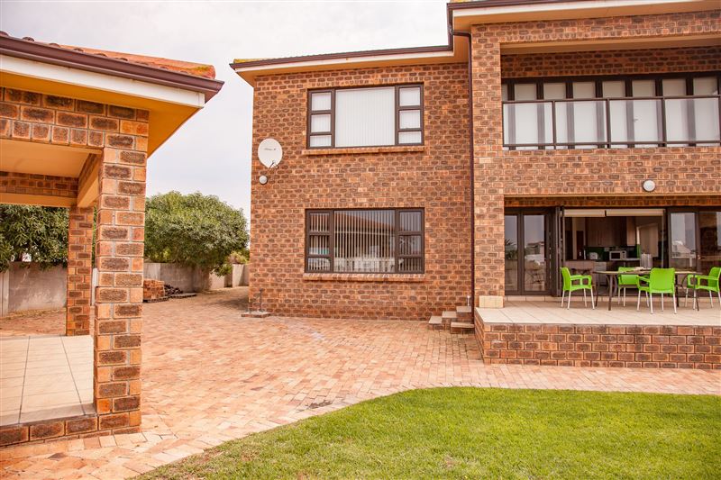 Double story house 