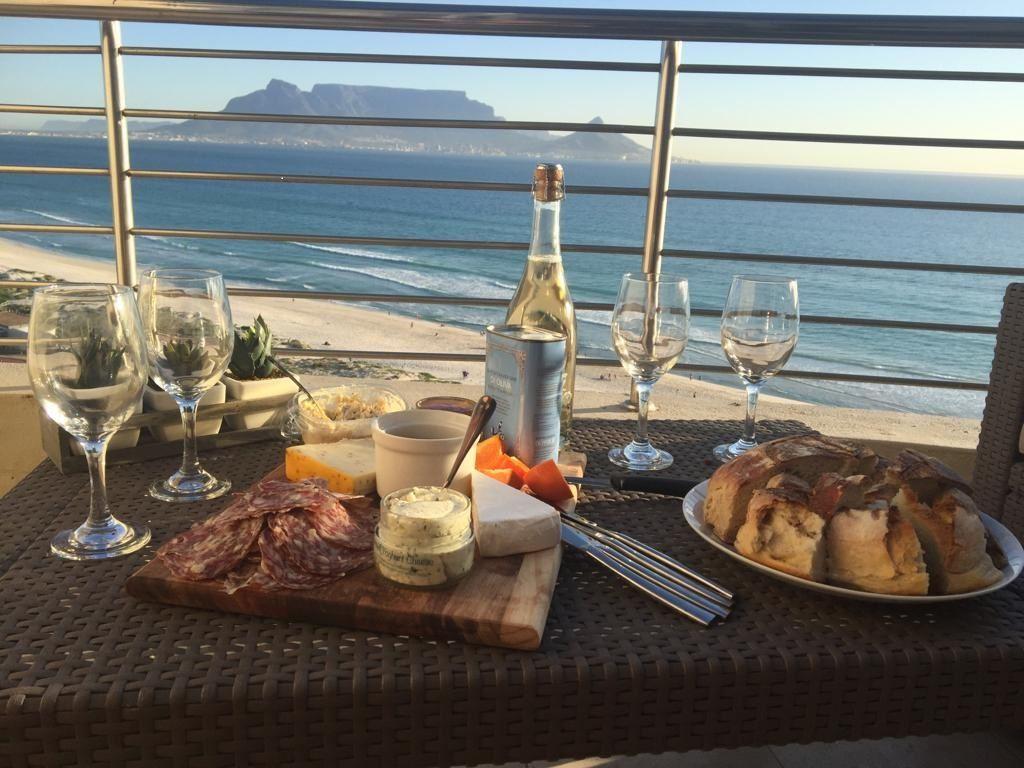 1105 Portico Beachfront Apartment | Bloubergrant Self-catering