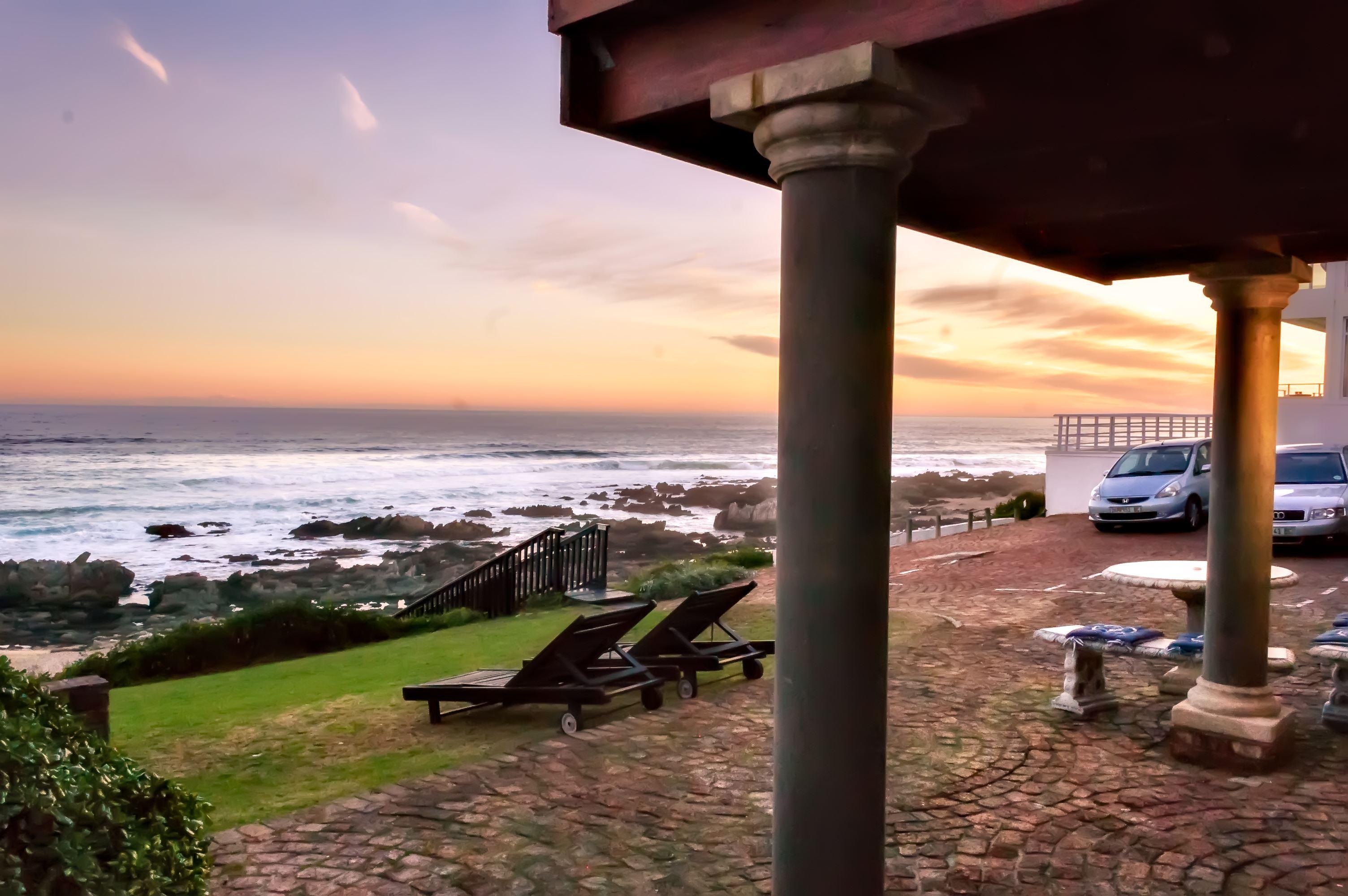 16 Beach Music (Est 2008) | Accommodation Beachview
