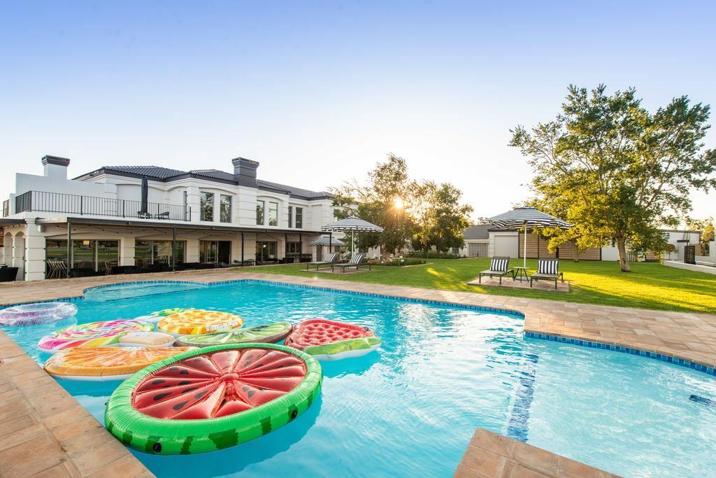 The Feather Hill Boutique Hotel | Mooivallei Park Accommodation