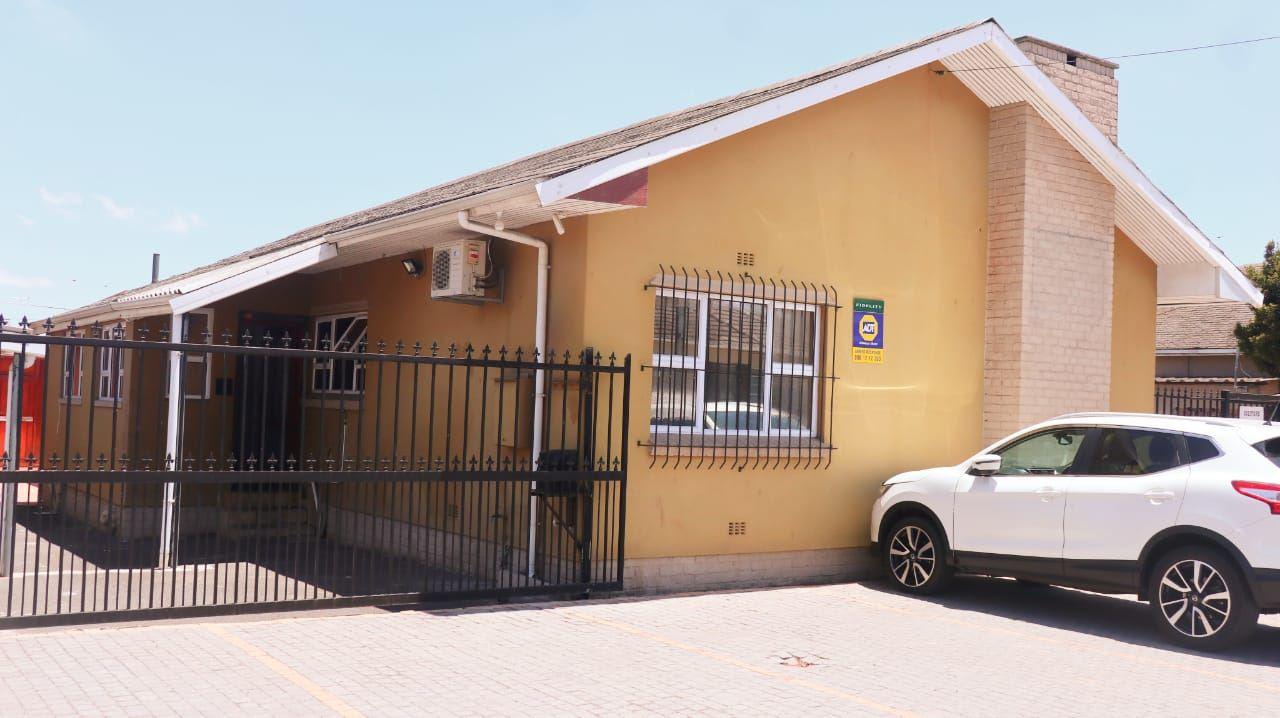 Top Efforts Guest House | Bellville Self-catering