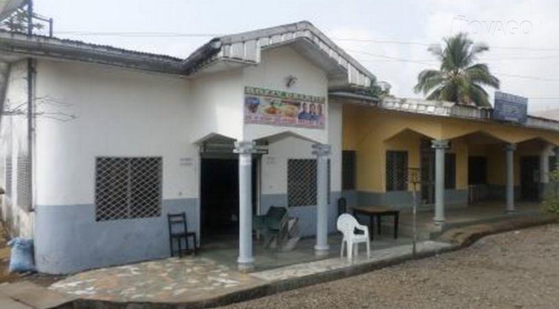 Rozzy Palace | Accommodation Mutengene