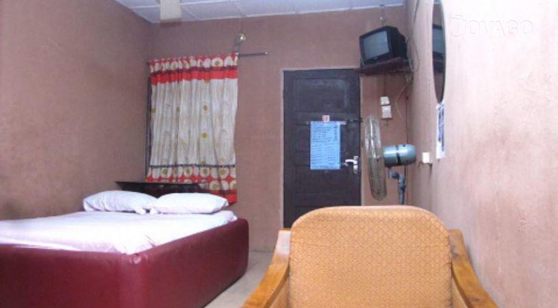 Village Inn Annex Garden & Hotel | Ojo Accommodation
