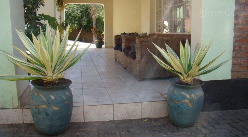 2 NT GuestHouse | Accommodation Lunzu