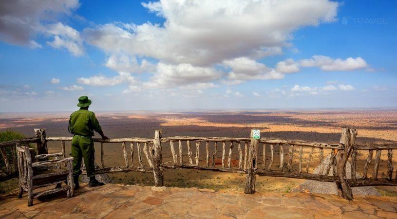 Lions Bluff Lodge | Accommodation Mwakitau