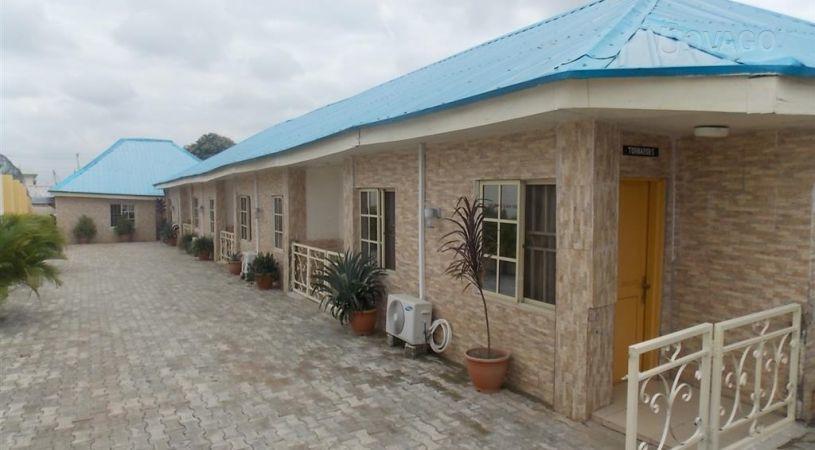 Davis Hotel | Accommodation Tunga