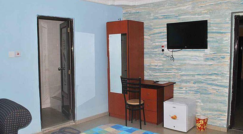 Allan Q Guest Home | Accommodation Lake Nakuru National Park
