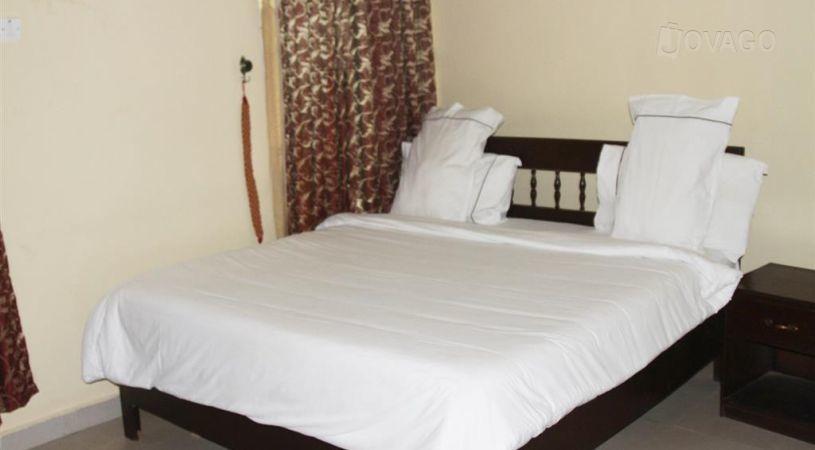 Franphinas Suites And Hotel Annex | Accommodation Mushin