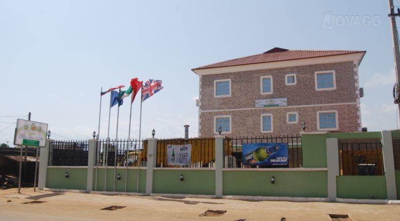 De-Royale Hotel & Suites | Ikotun Accommodation