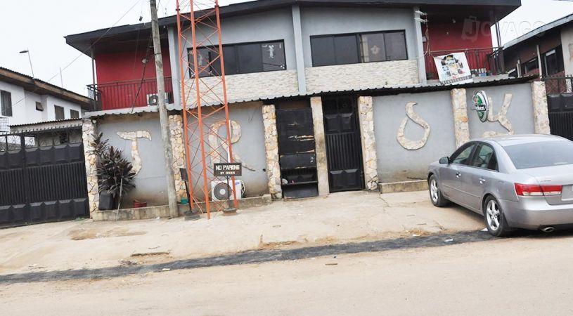 Troy Lounge | Ogba Accommodation
