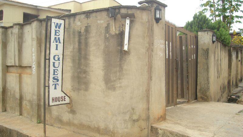 Wemi Guest House | Accommodation Alakia