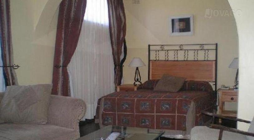 Courteney Hotel