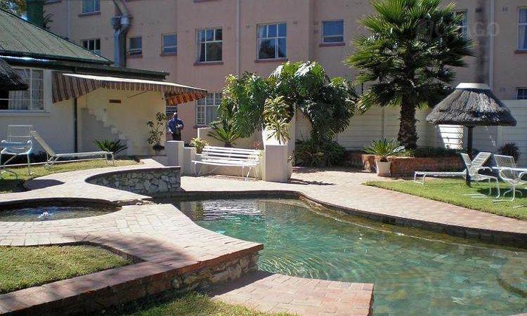 Courteney Hotel
