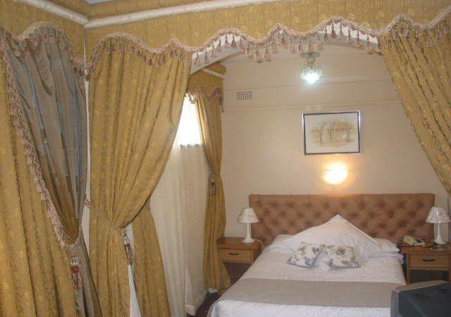 Courteney Hotel