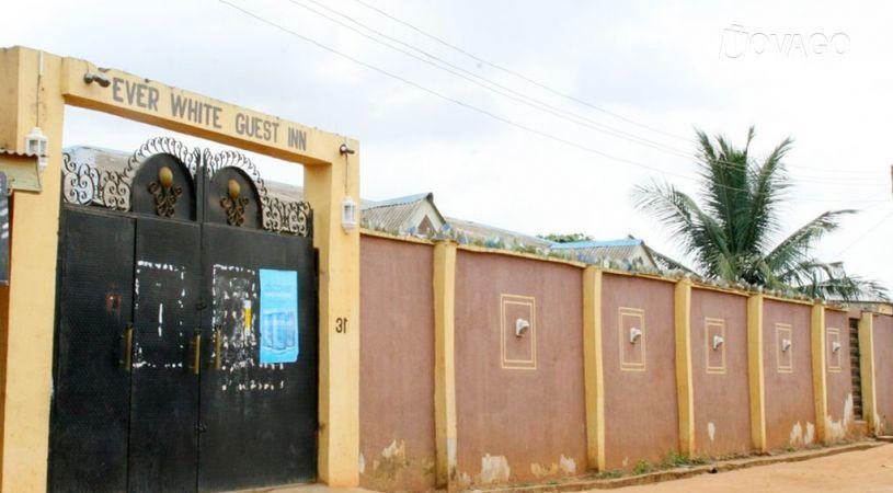 Ever White Guest Inn | Accommodation Oke-Aro Road & Matogun