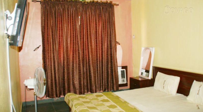 Owolabi Hotel | Ajuwon/Akute Accommodation