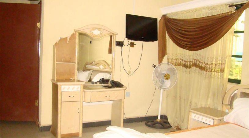 Muajas Hotel | Accommodation Alakia
