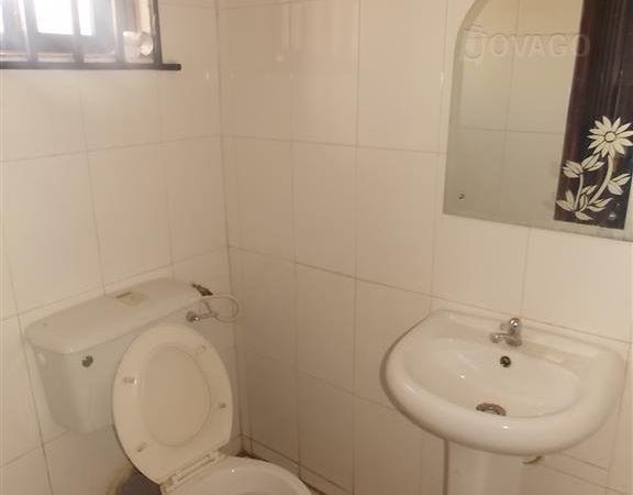 Buttons Guest House | Accommodation Ajuwon/Akute