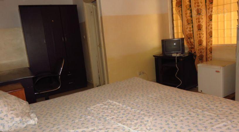 Hotel Yannis | Dolisie Accommodation