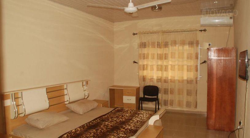Dee Johnson Guest Inn | Egbe Accommodation