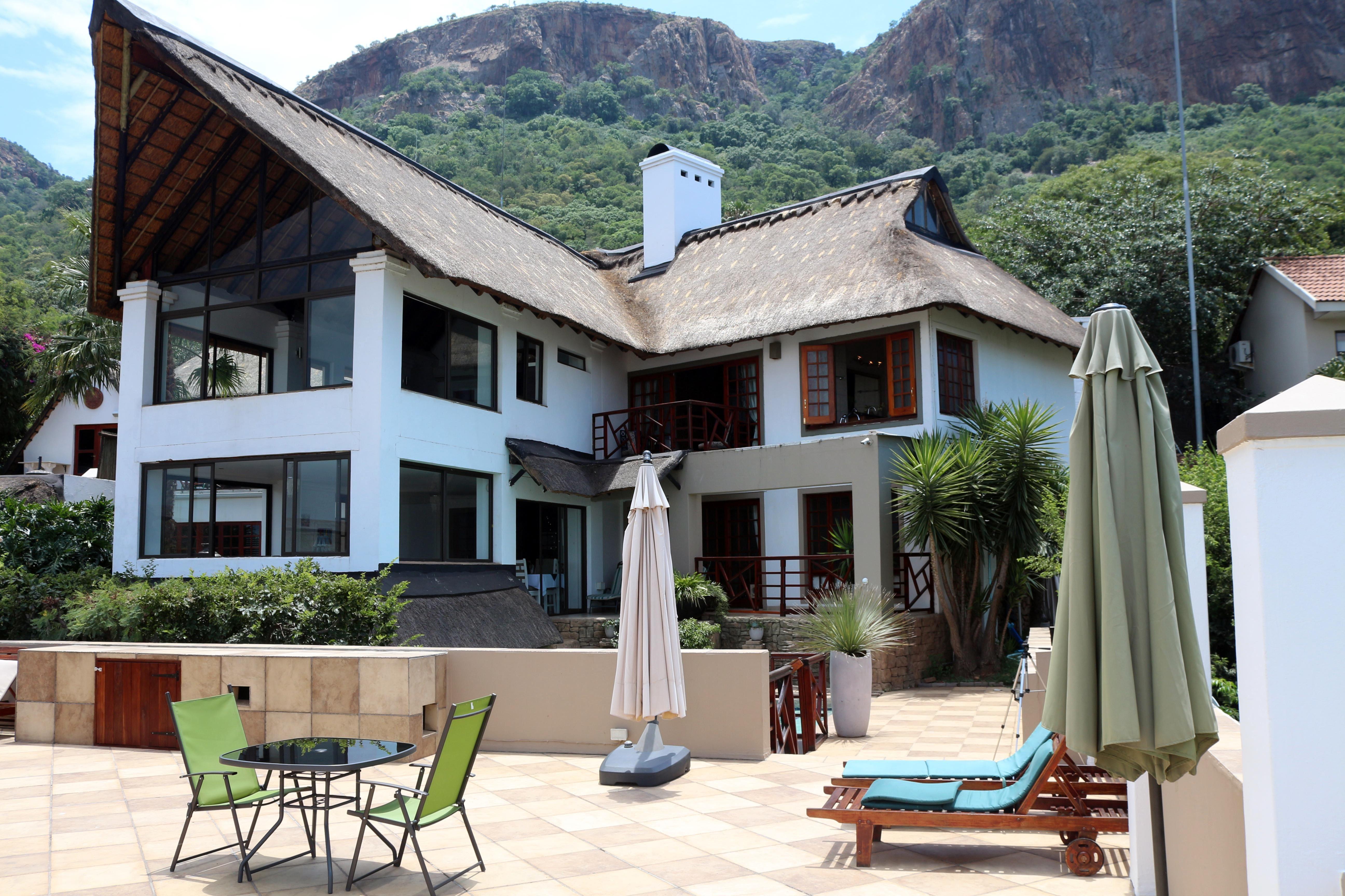 Galagos Lodge at Hartbeespoortdam