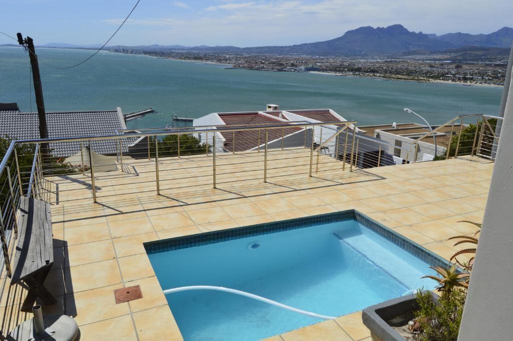 Harbourview House | Self-catering Mountainside