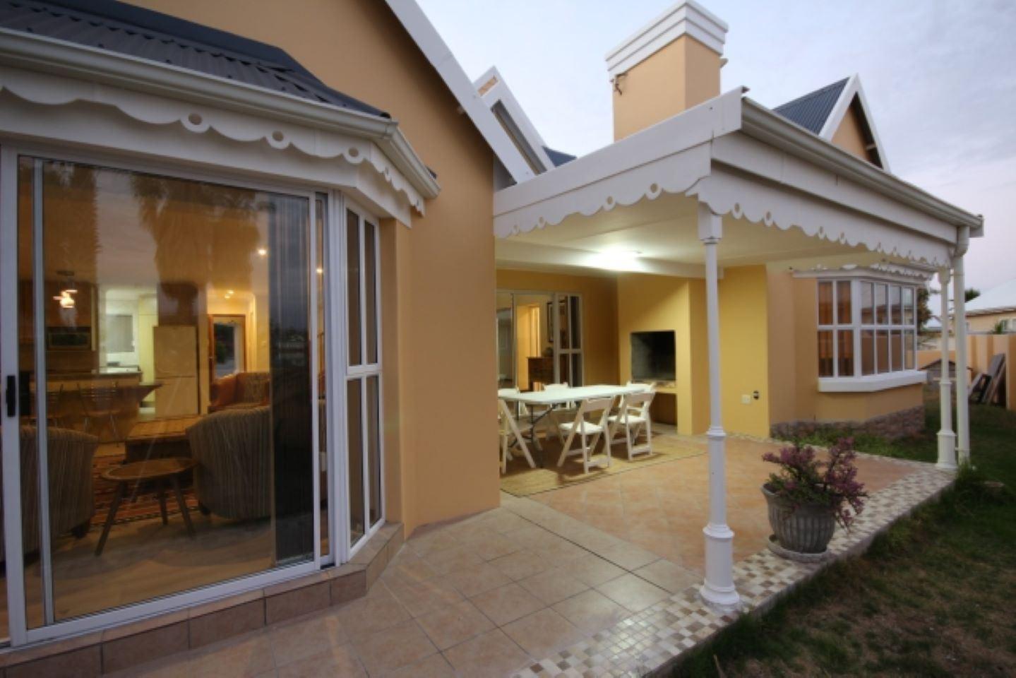 Marina Unique | Jeffreys Bay Specials