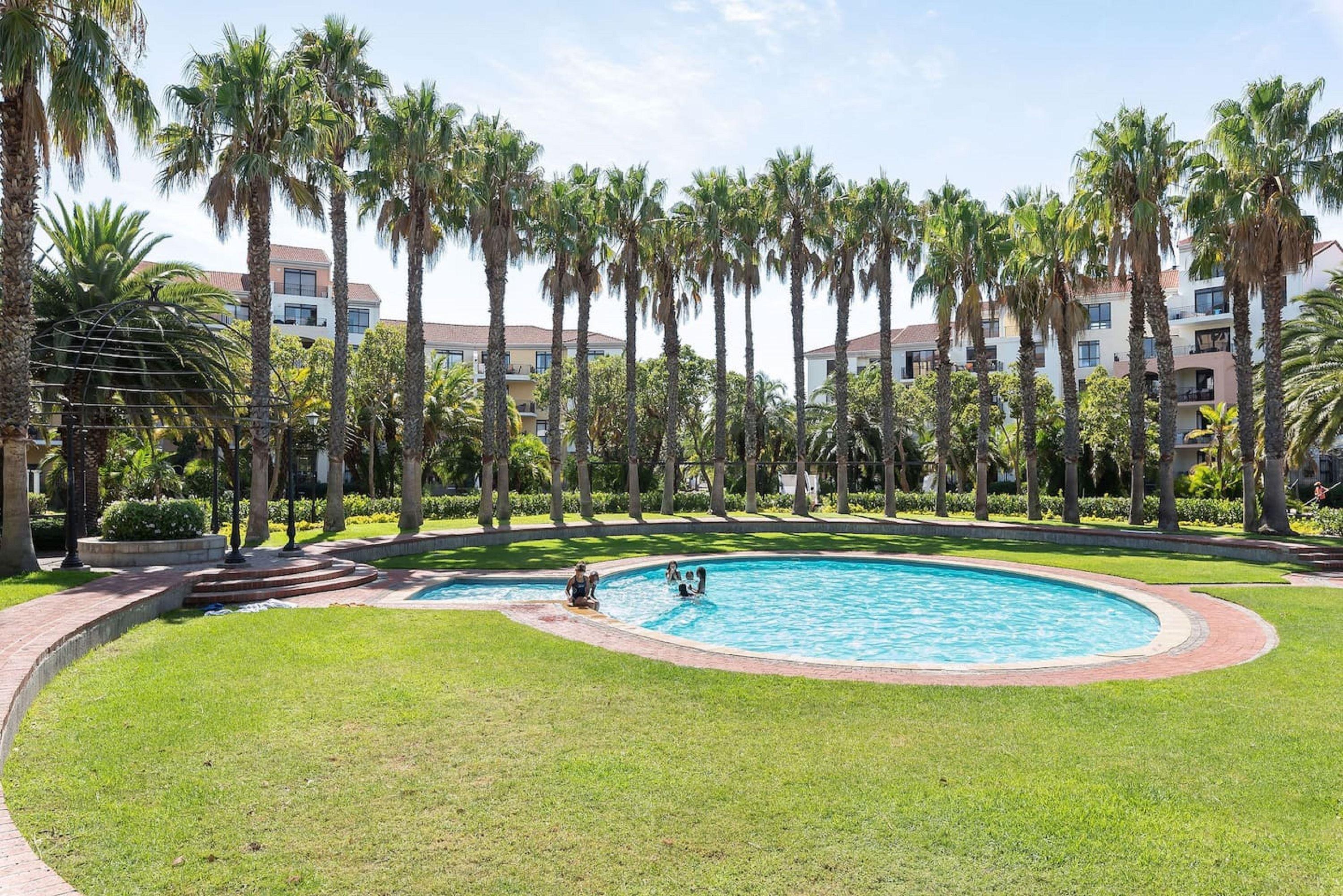 Island Club G18 | Century City Accommodation
