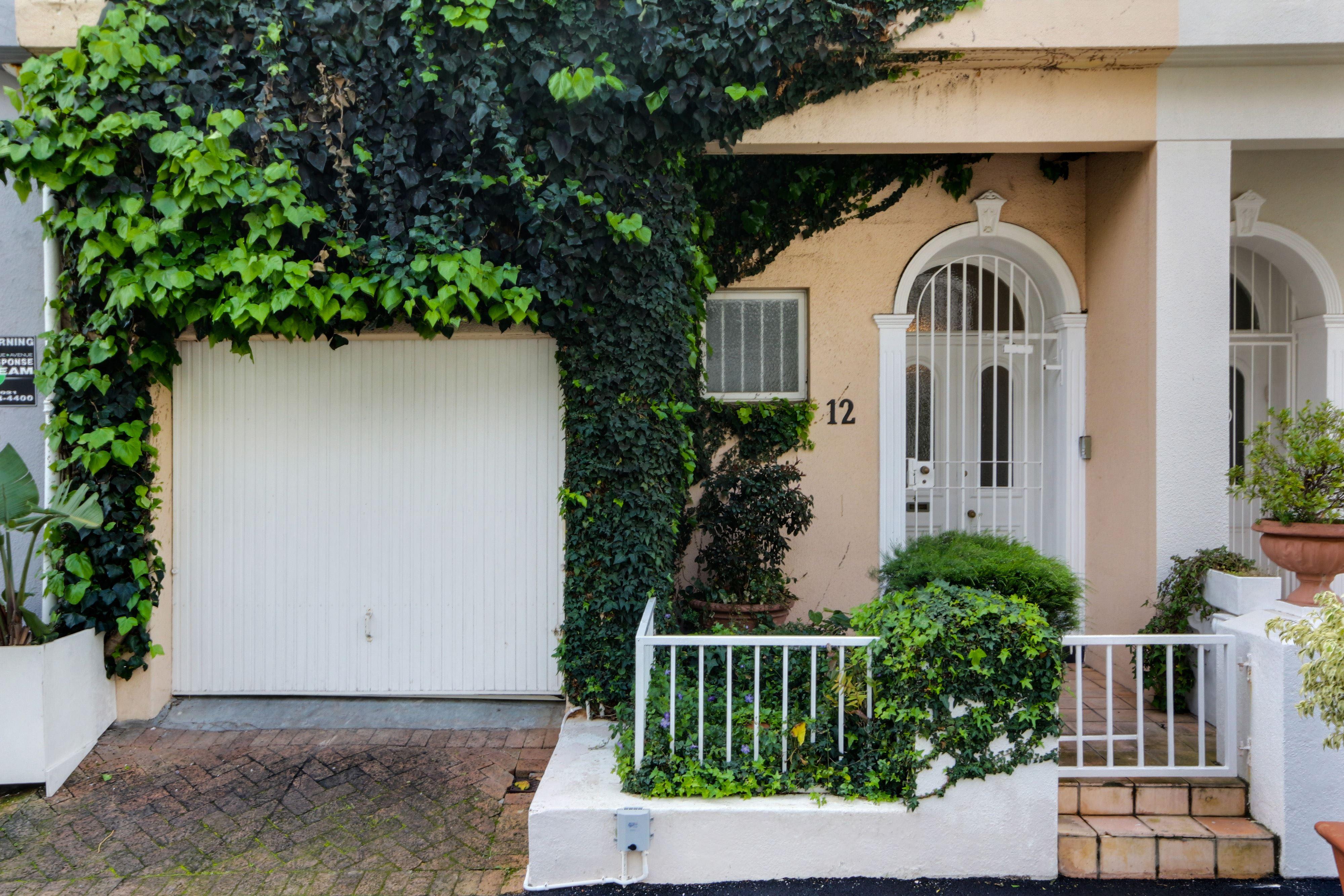 Vintage Victorian Home with Raised Deck | Groote Schuur Hospital Specials