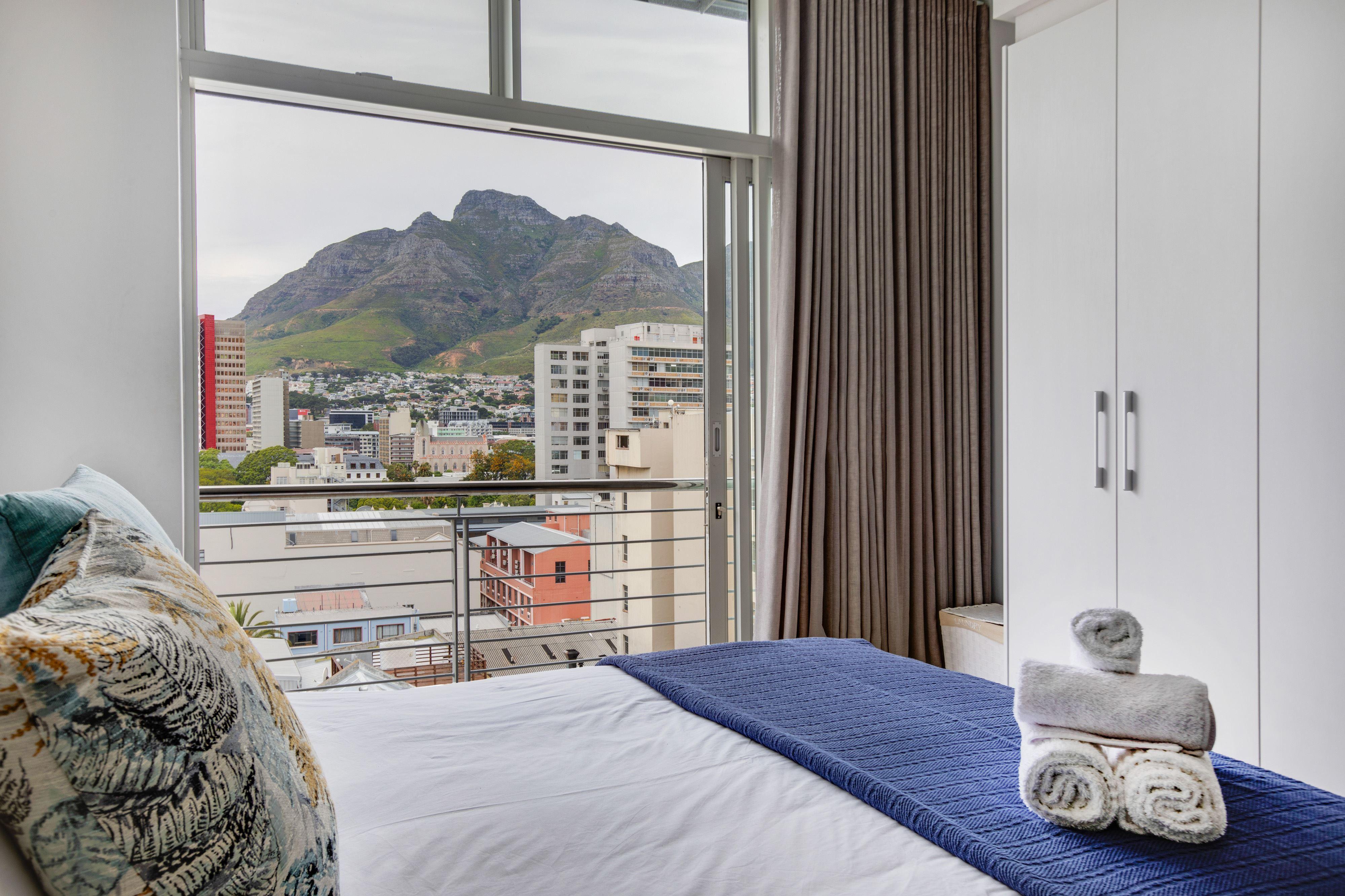 Elegant Modern Apartment near Table Mountain | Cape Town City Centre Accommodation