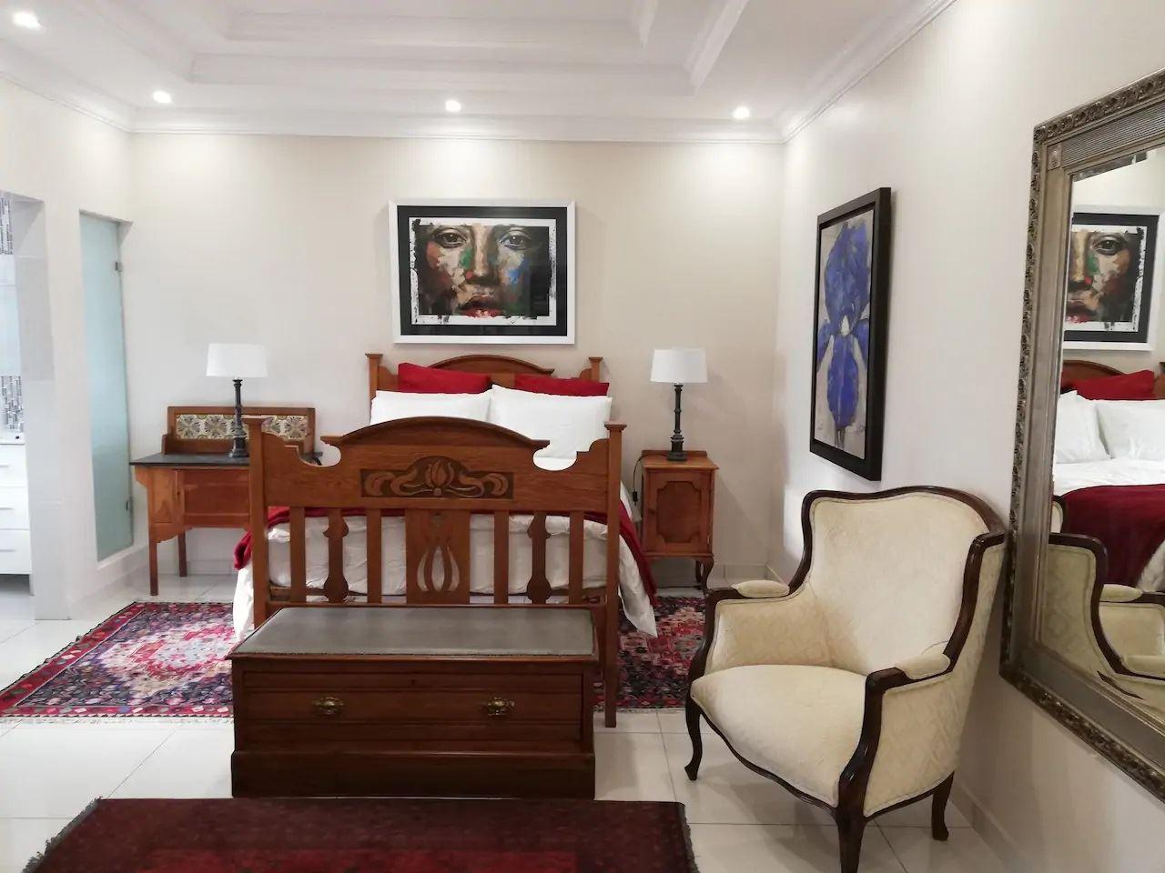 Vincent Art Country Living | Raithby Accommodation