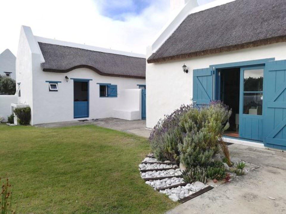 Pebbles | Struisbaai Accommodation