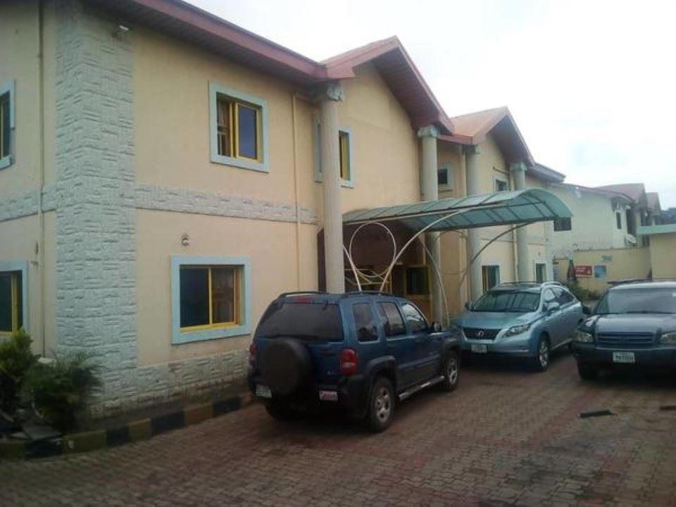 Cunic Suites | Trans-Ekulu Hotels