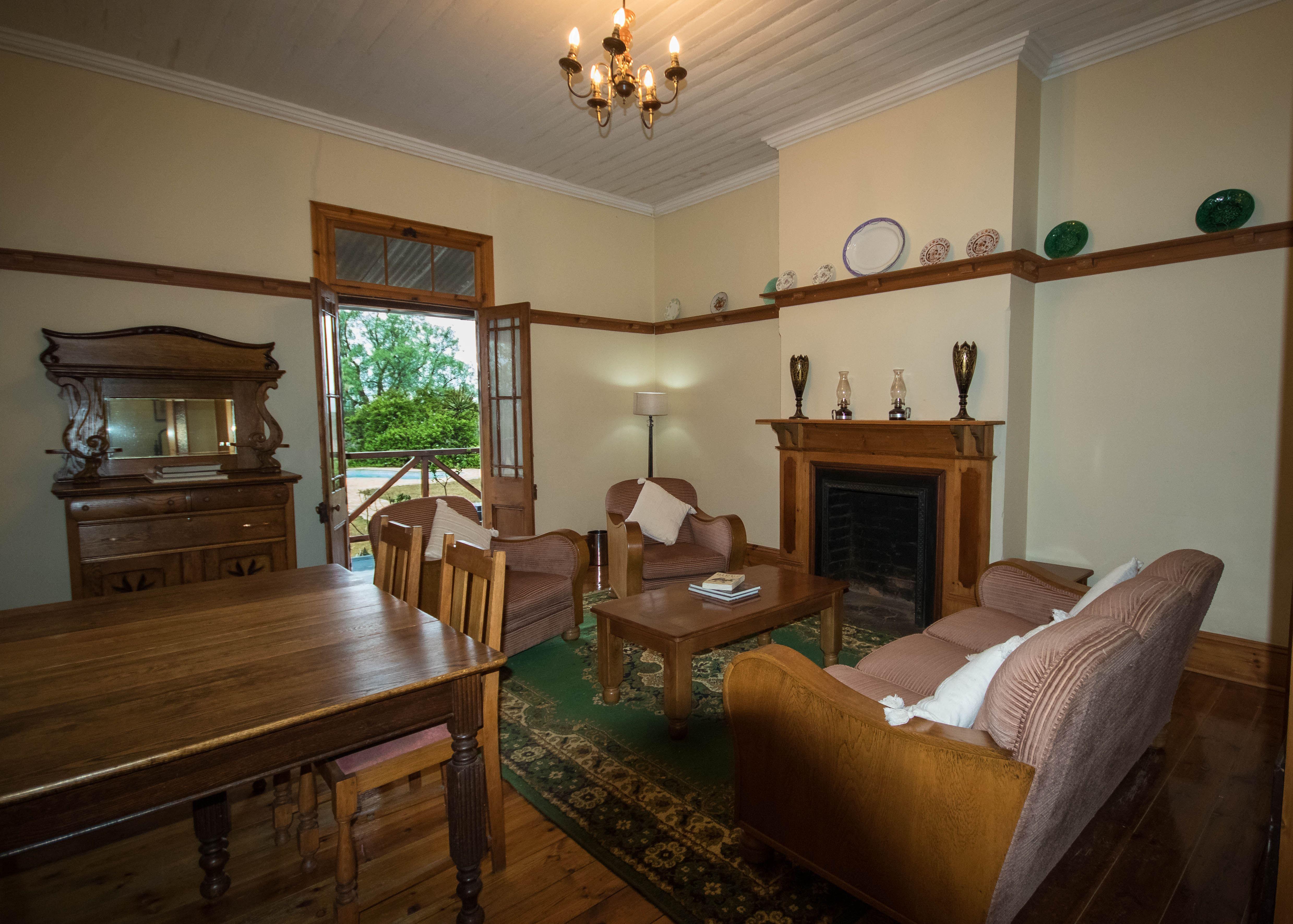 Stay at Carnarvon Dale House Amakhala