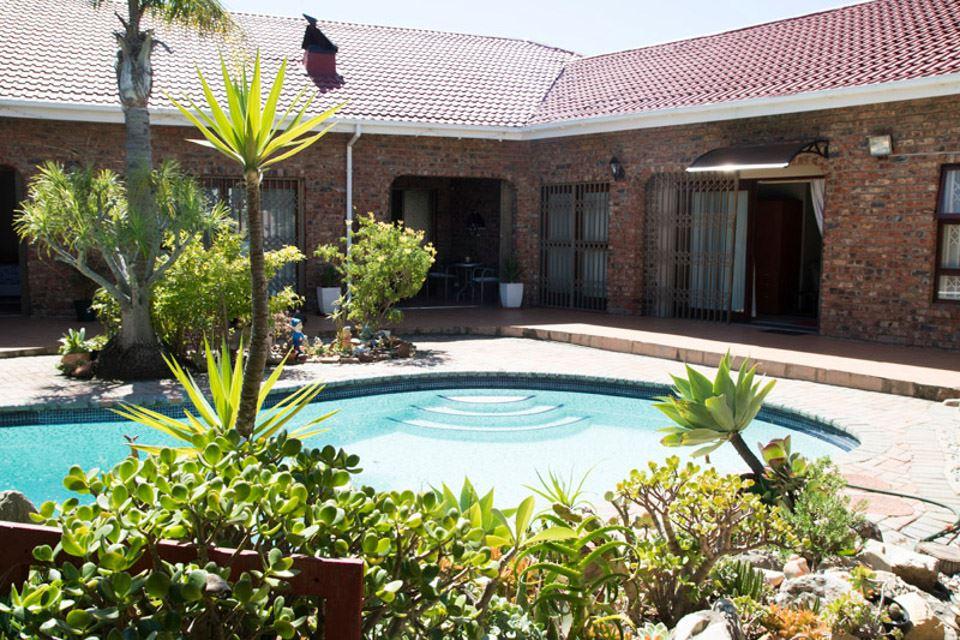 Sunset Guesthouse | Summerstrand Accommodation