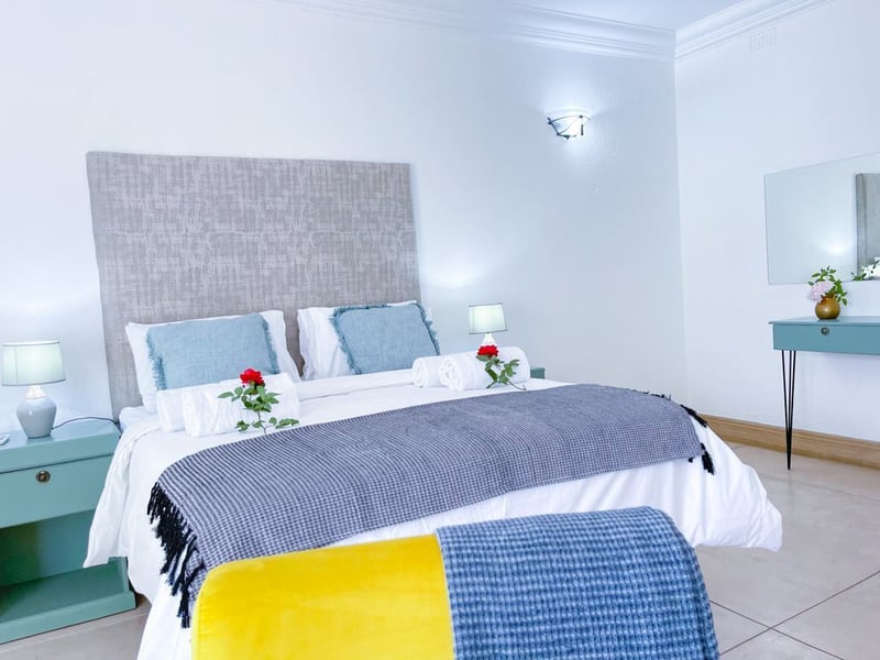 Ikhaya Lesizwe Guest House Bryanston | Affordable Deals - Book Self ...