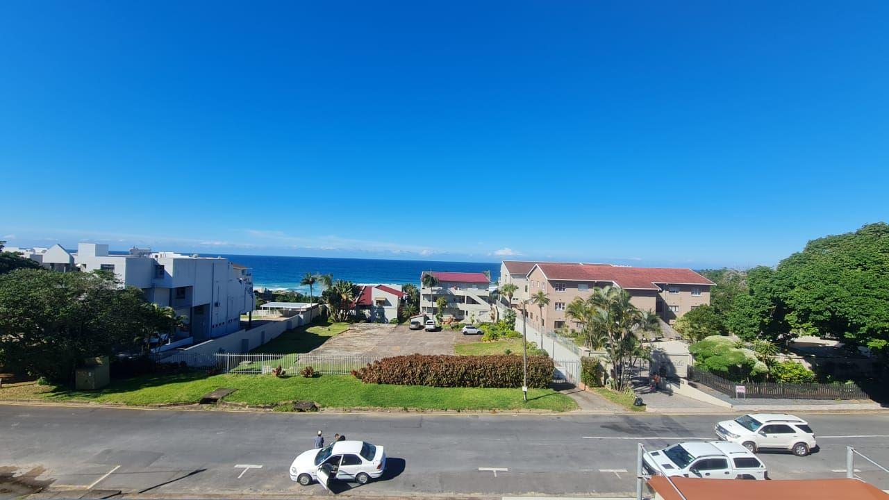 Uvongo Square 16