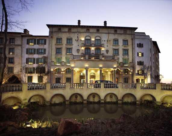 SunSquare Montecasino | Accommodation Fourways