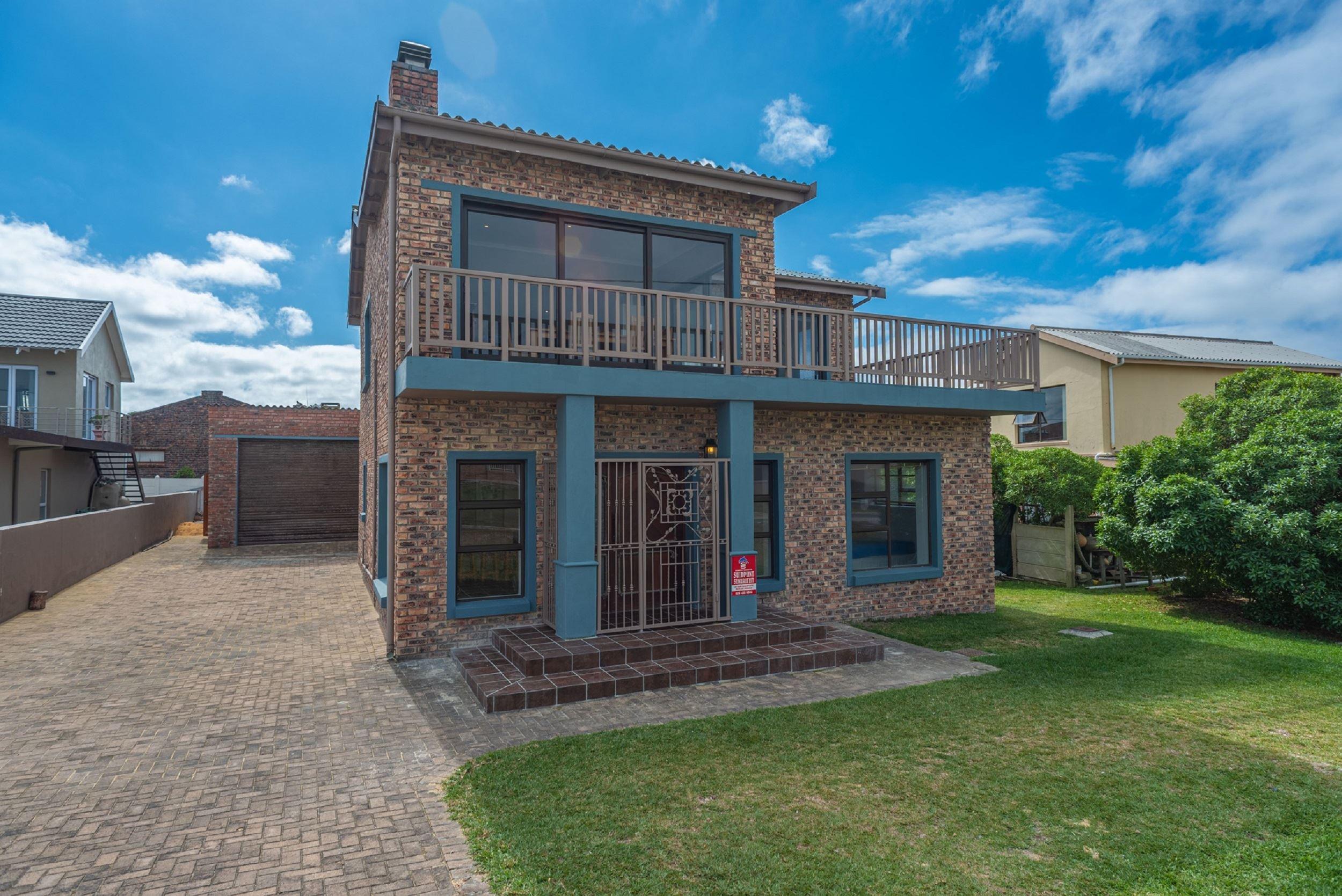 Makulu Beach House in Struisbaai