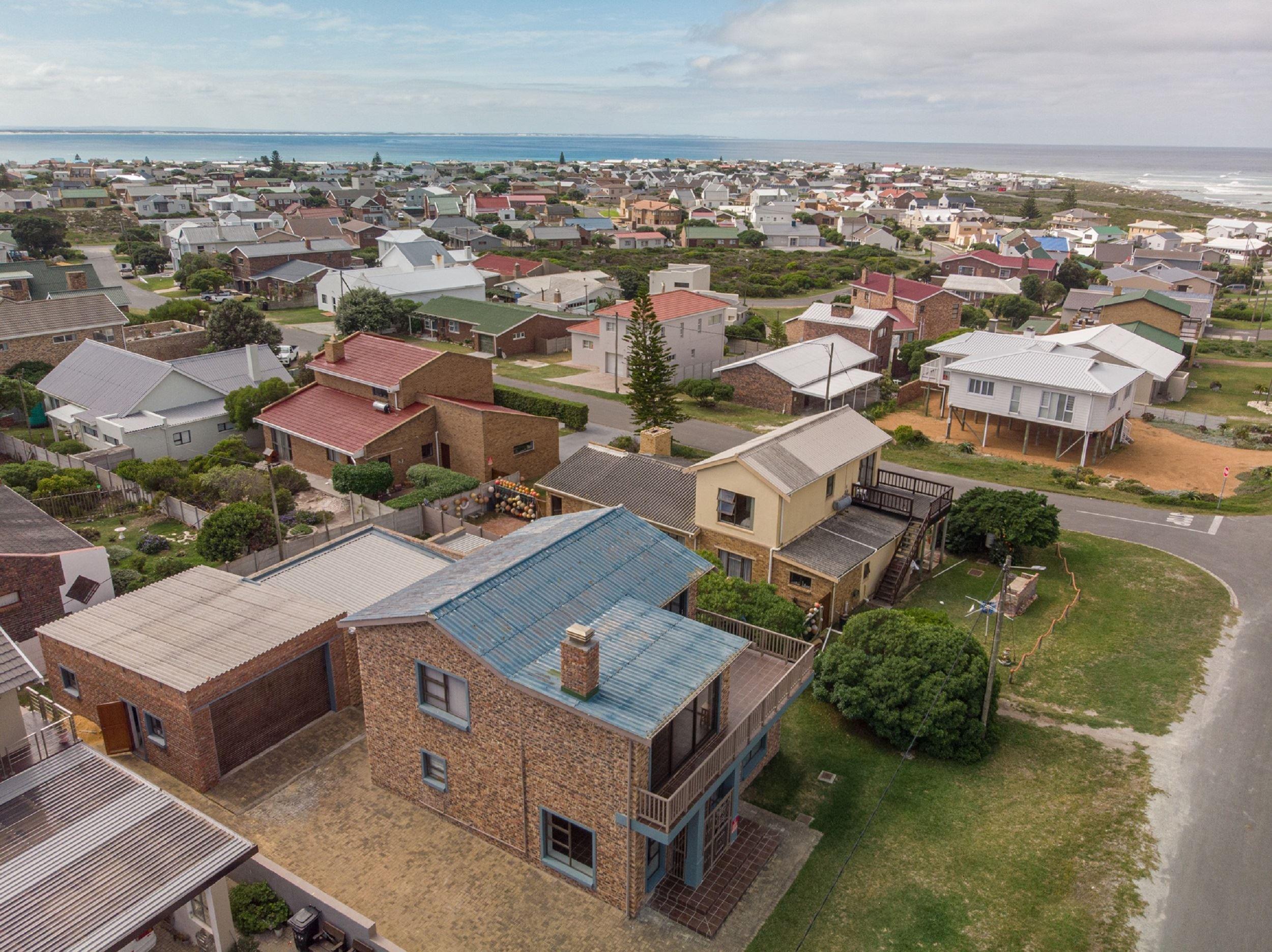 Makulu Beach House in Struisbaai
