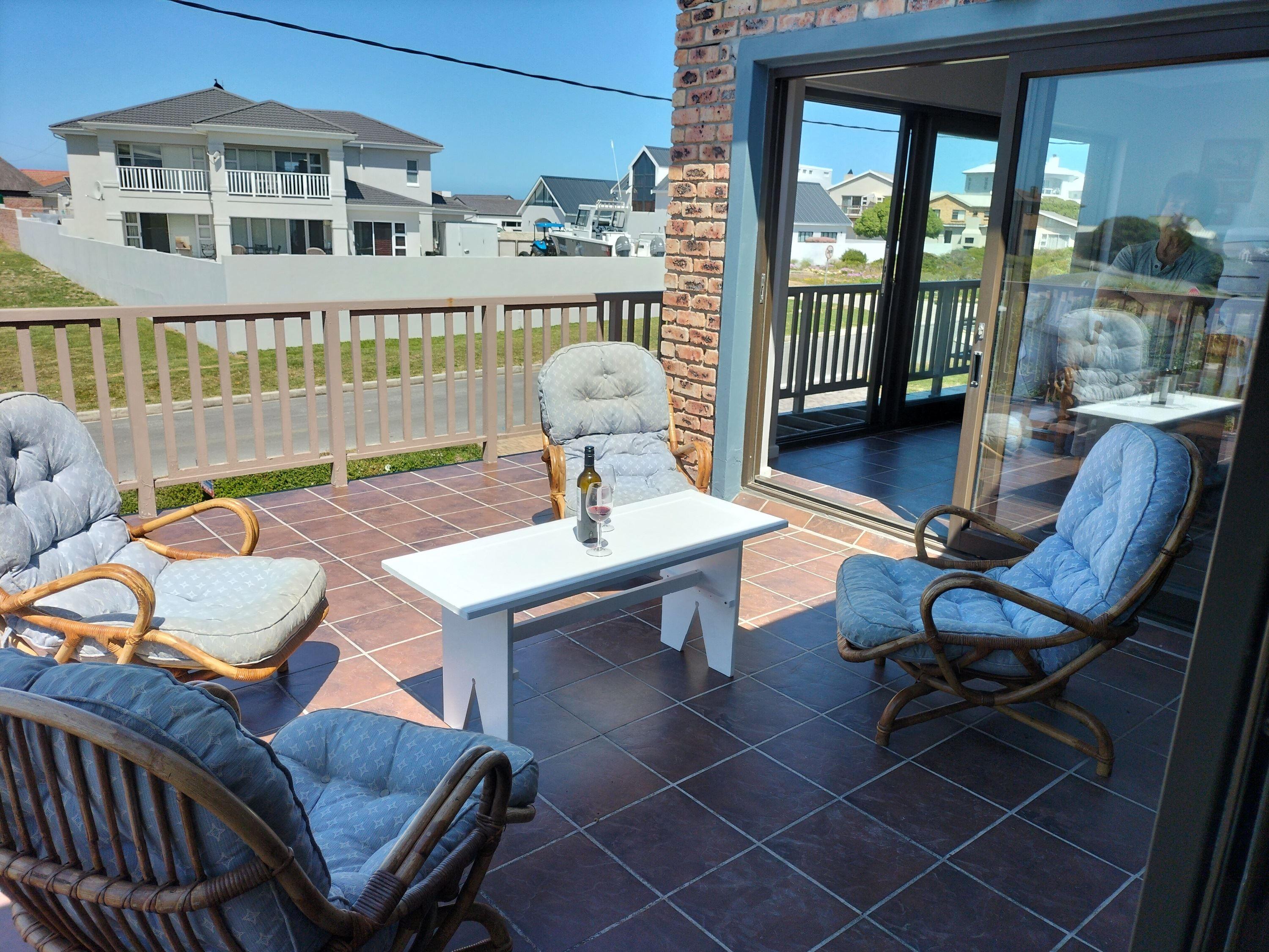 Makulu Beach House in Struisbaai